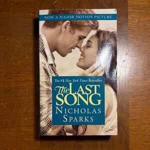 📚 $2 Add On - The Last Song by Nicholas Sparks Book